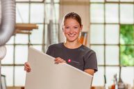 Henrike Stöcker (20), Tischlerin, Auszubildende bei "Werkteam – Die Tischlerwerkstatt" in 58509 Lüdenscheid.