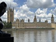 Graffiti, Erzbischöfe und versteckte Diamanten