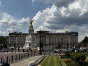 Graffiti, Erzbischöfe und versteckte Diamanten