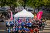 Sportliche Stimmung beim Treffen der Läuferinnen und Läufer aus dem Handwerk auf dem Münsteraner Schlossplatz vor dem Start. Das Drohnenbild erstellte der Fotograf Thomas Mohn (l.), der später auch selbst den ganzen Marathon lief.