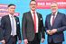 ZDH-Präsident Jörg Dittrich (rechts) zeichnete Joachim Noll (Mitte), Arbeitnehmer-Vizepräsident der Handwerkskammer Koblenz sowie des DHKT, und Thomas Bolbeth (links), Arbeitnehmer-Vizepräsident der Handwerkskammer Schwerin, für ihren mehr als zehnjährigen Einsatz für die Handwerksorganisation und das Handwerk mit der Silbernen Ehrenadel der DHKT-Arbeitnehmervizepräsidentinnen und -vizepräsidenten aus.