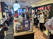 300 Jahre ABB Mostert: Jubiläumsfeier im Düsseldorfer Senfladen
