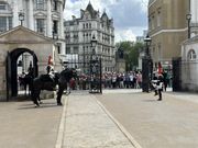 Graffiti, Erzbischöfe und versteckte Diamanten