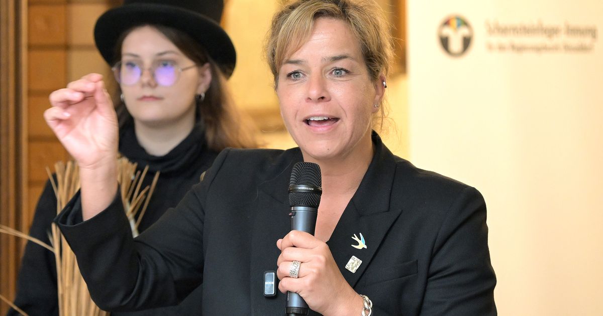 Mona Neubaur erhält Floriansplakette