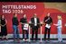 Die ERN-Geschäftsführer Tobias Scheid (v. l.) und Torsten Rau sowie Michael Kerzan (2. v. r.) tauschten sich bei einem Podiumsgespräch im Rahmen des Mittelstandstages Rheinland-Pfalz mit Moderatorin Patricia Küll (r.) und HwK-Hauptgeschäftsführer Ralf Hellrich aus.