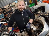 Sebastian Tenius, Zweiradmechaniker-Meister und Mister Handwerk 2021, engagiert sich als ehrenamtlicher Helfer in dem von der Flutkatastrophe betroffenen Ahrtal.