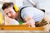 Wer bei der Arbeit einen Gehörschutz tragen muss, kann jetzt auf eine Software zurückgreifen.