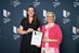 Marion Fischer, Marketing Director (r.), und Karin Müller-Wittmann, Leitung Brand Management, nahmen den German Brand Award in Berlin entgegen.
