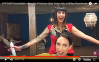 Das Motto der Bremerhavener Friseurin Manuela Pickruhn (Foto hinten) lautet: "Life isn‘t perfect but your hair can be." Screenshot: © GPP