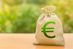 Um die Liquidität mittelständischer Unternehmen zu verbessern, stellt die KfW ihnen einen Schnellkredit zur Verfügung. Bis zu 800.000 Euro können beantragt werden.