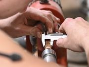 Vier Azubis bauen eine nachhaltige Wochenendgeige