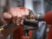 Vier Azubis bauen eine nachhaltige Wochenendgeige