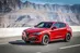Im neuen SUV Alfa Romeo Stelvio Quadrifoglio können Fahrer richtig Vollgas geben.