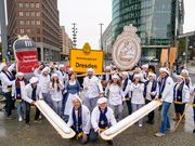 Stollenbäcker aus Dresden starten mit Flashmob in die Saison