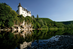 Chateau de la Treyne erinnert umgeben von Wäldern und einem Fluß an ein Märchenschloß.