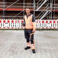 Hannes Graf von Brühl, Gerüstbauer