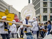Stollenbäcker aus Dresden starten mit Flashmob in die Saison