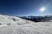 In Davos stehen Wintersportfans rund 300 Kilometer Pisten zur Verfügung – von einfachen Abfahrten bis hin zu anspruchsvolleren Strecken und Freeride-Möglichkeiten.