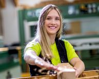 Julie Heimann: Zimmerin, Auszubildende.