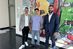 Auf dem Foto ist Gründer Patrik Schaefer (Mitte) zusammen mit Darius Nadery, Fachbereichsleiter Betriebsberatung der HWK (r.), und Patrick Krier von der SIKB zu sehen.