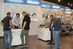 An diversen Exponaten und Info-Ständen konnten die Besucher der Hausmesse unter anderem Glasbeschläge, Maschinen, Vakuumtechnik und diverse Lösungen für das Glasverkleben in Augenschein nehmen und ausprobieren.