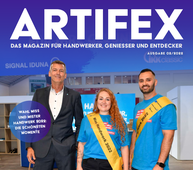 Das Artifex zeigt die schönsten Momente der Wahl zu Miss und Mister Handwerk 2022 (v.l.n.r.: Frank Hippler, Vorstandsvorsitzender der IKK classic, Luisa Lüttig, Miss Handwerk 2022, und Aaron Kukic, Mister Handwerk 2022).