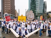 Stollenbäcker aus Dresden starten mit Flashmob in die Saison
