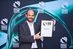 Dimitri Milahin, Branch Officer Sales & Service East bei Geze, nahm den Preis für den TS 7000 entgegen.