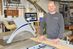 Gut schneiden in der jüngsten Konjunkturabfrage der Handwerkskammer Koblenz die Ausbaugewerke ab, so die Tischler – im Bild Lukas Mertesacker, selbstständiger Tischlermeister aus Leutesdorf.