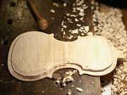 Vier Azubis bauen eine nachhaltige Wochenendgeige