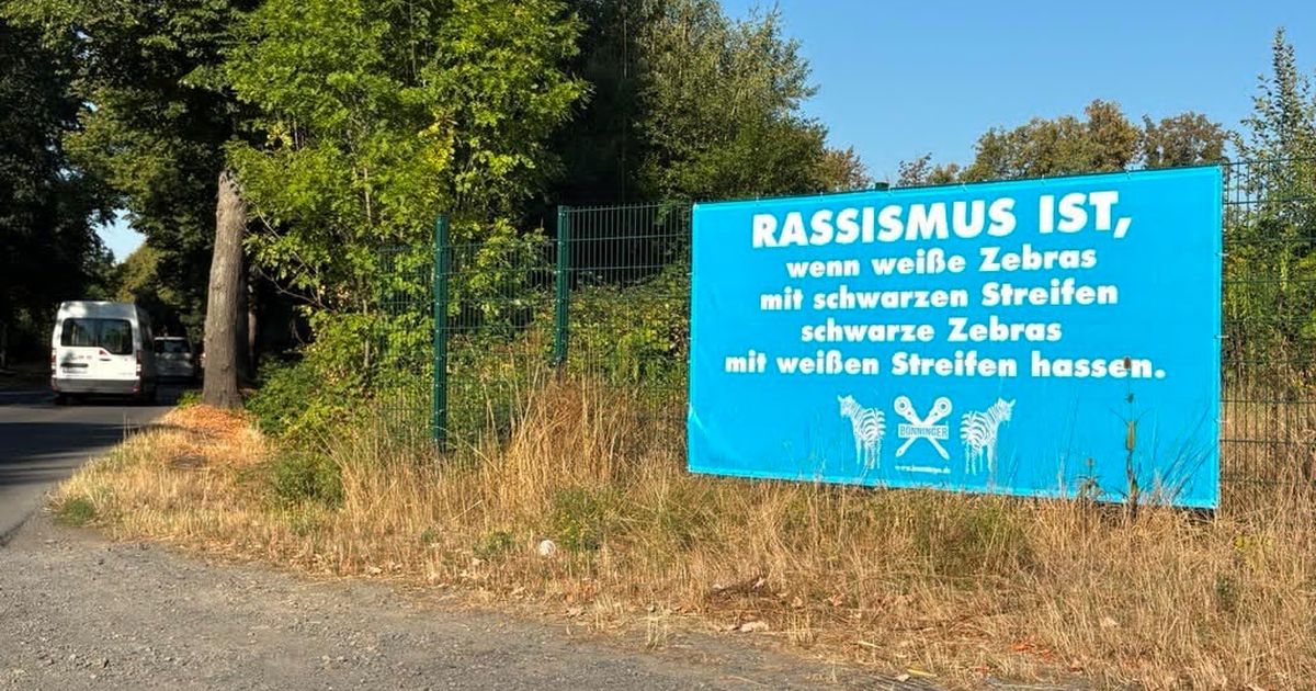 Dortmund scaffolding company continues poster campaign against racism