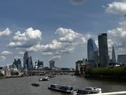 Graffiti, Erzbischöfe und versteckte Diamanten