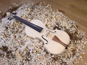 Vier Azubis bauen eine nachhaltige Wochenendgeige