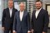 Im Bild v. l. n. r.: Marcus Sander (Vorsitzender der Geschäftsführung der Roto Frank Fenster- und Türtechnologie GmbH), Volker Fitschen (Geschäftsführer der Roto Frank FTT Vertriebs-GmbH) und dessen Nachfolger Sebastian Wagner.