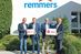 Seit mehr als 15 Jahren arbeiten Remmers und DPD erfolgreich zusammen: Klaus Korfhage (Leiter Transportlogistik bei Remmers), Jan-Hendrik Voss (Leiter SCM und Logistik bei Remmers), Ingo Fuchs (Geschäftsführer für Produktion und Logistik bei Remmers) und Kai Rietenbach, Cluster Sales Manager bei DPD Deutschland (v.l.n.r. ).
