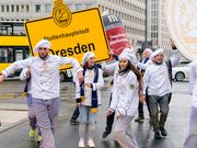 Stollenbäcker aus Dresden starten mit Flashmob in die Saison
