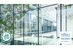 Durch die Kombination von "Low-Carbon Glass" mit der "Saflex LiteCarbon Clear"-PVB von Eastman, die zur Standardspezifikation in der gesamten Verbundglasreihe wird, reduziert sich das Treibhauspotenzial (Global Warming Potential, GWP) erheblich. Beispiel: "Low-Carbon Stratobel 33.1" verfügt über ein Treibhauspotenzial von nur 9,1 kg CO₂ eq./m².