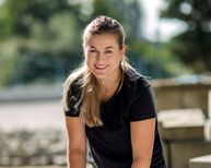 Franziska Kossendey: Fliesen-, Platten- und Mosaiklegerin, Auszubildende.