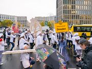 Stollenbäcker aus Dresden starten mit Flashmob in die Saison