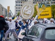 Stollenbäcker aus Dresden starten mit Flashmob in die Saison