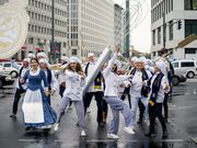 Stollenbäcker aus Dresden starten mit Flashmob in die Saison