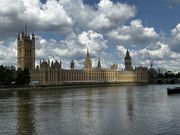 Graffiti, Erzbischöfe und versteckte Diamanten