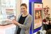 Auch Friseurmeisterin und Make-up-Artistin Ipek Batur aus Düsseldorf beteiligt sich an der Aktion „Licht an!“. In ihrem Salon Hairlounge an der Kaiserswerther Straße wird von Sonntag auf Montag das Licht brennen.